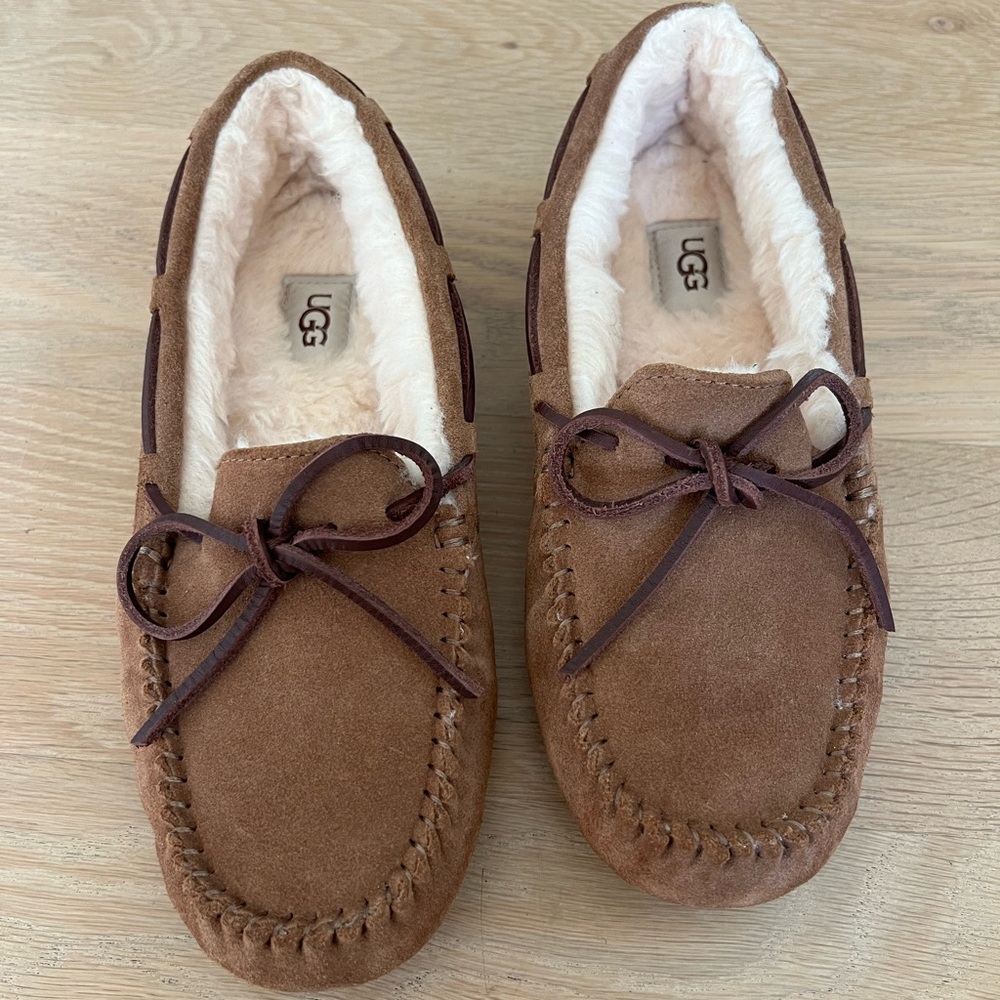 Ugg Slippers NWOT. Size 8